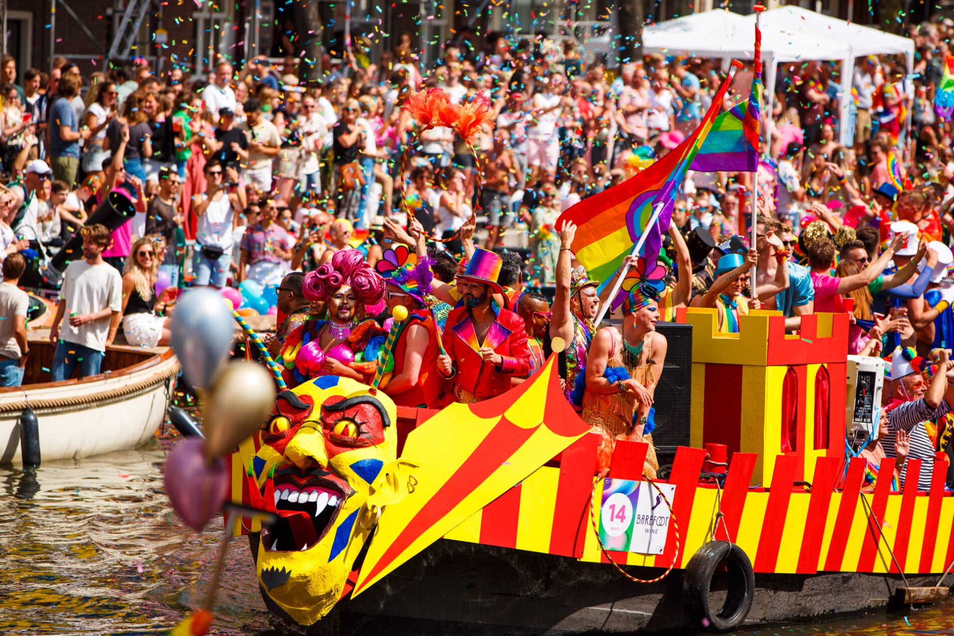 Amsterdams Grachtenparade wird im Rahmen der WorldPride 2026 weltweit ausgetragen. Amsterdam's Canal Parade